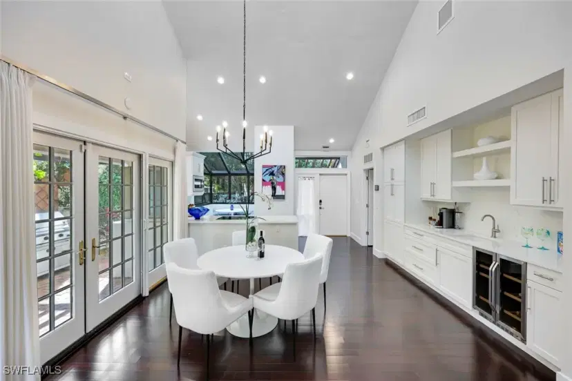 Picture of 549 Bay Villas Ln 99, Naples FL 34108
