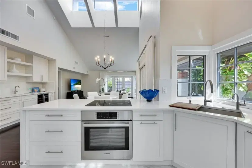 Picture of 549 Bay Villas Ln 99, Naples FL 34108