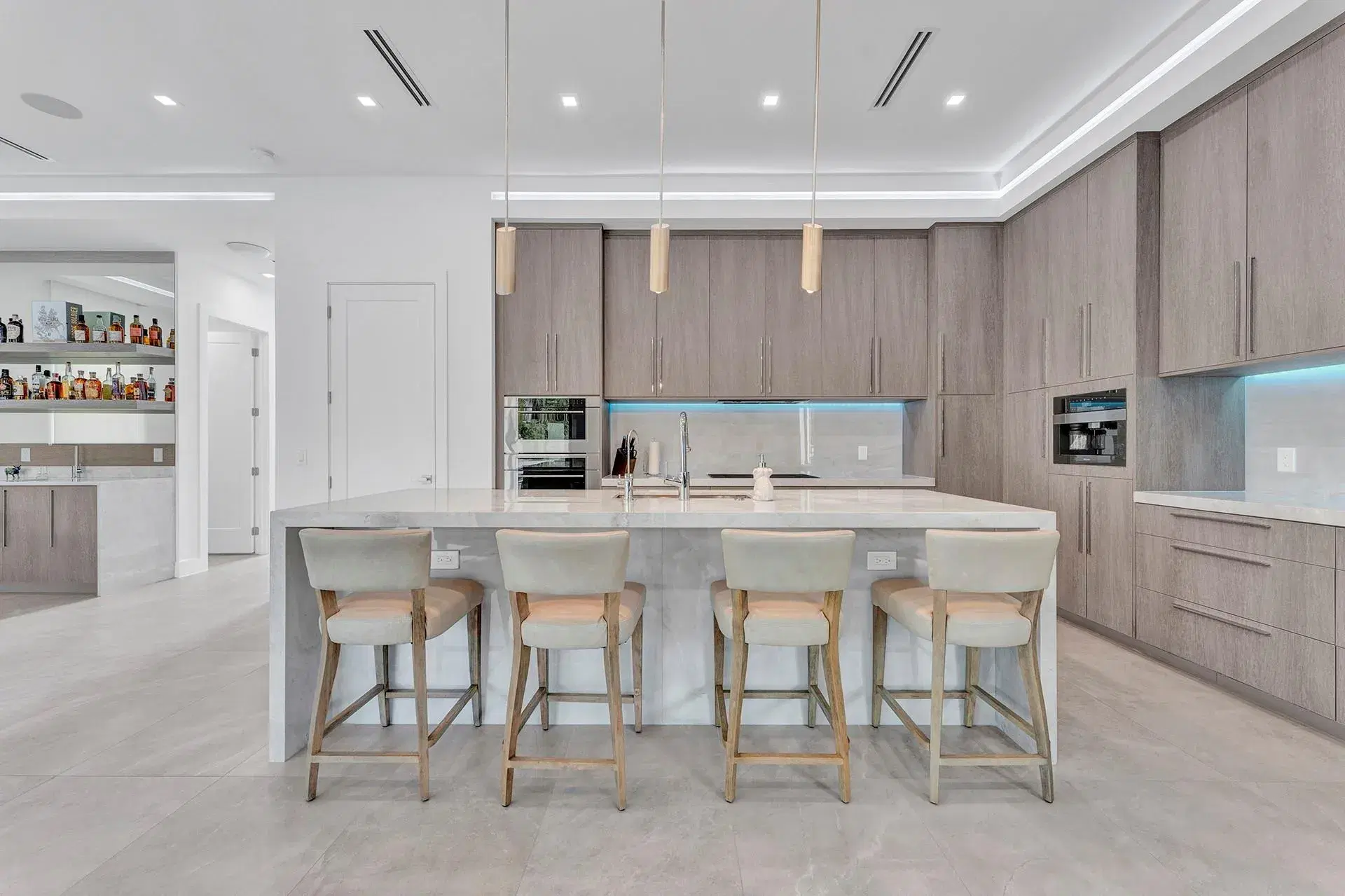 Picture of 723 S Lake Avenue, Delray Beach, FL 33483