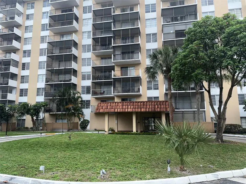Picture of 4174 Inverrary Dr 410, Lauderhill FL 33319