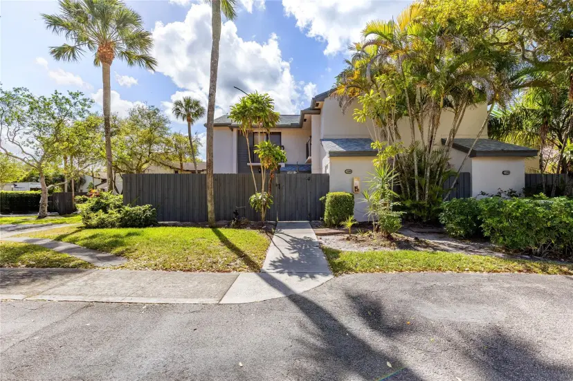 Picture of 3183 Cocoplum Cir 3375, Coconut Creek FL 33063