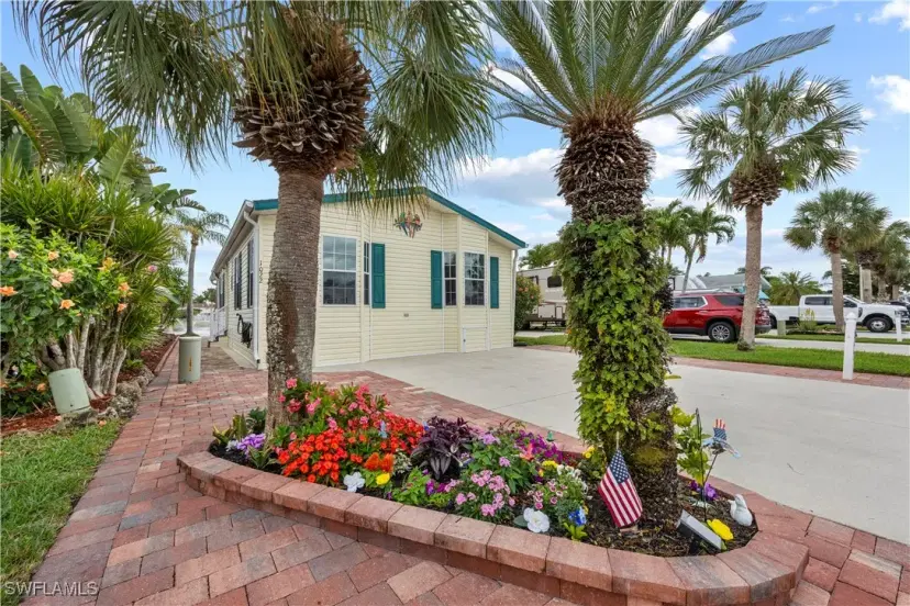Picture of 1022 Silver Lakes Blvd, Naples FL 34114