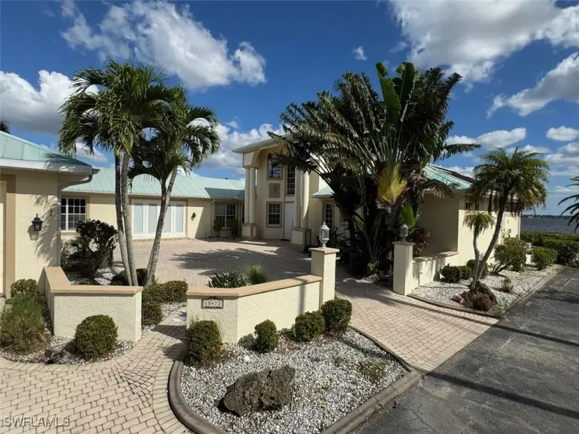 Picture of 15472 Nelsons Walk Ct, North Fort Myers FL 33917