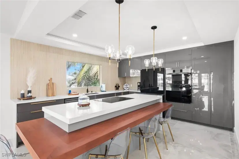 Picture of 1555 Airway Dr, Naples FL 34104