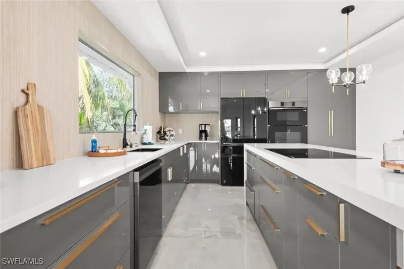 Picture of 1555 Airway Dr, Naples FL 34104