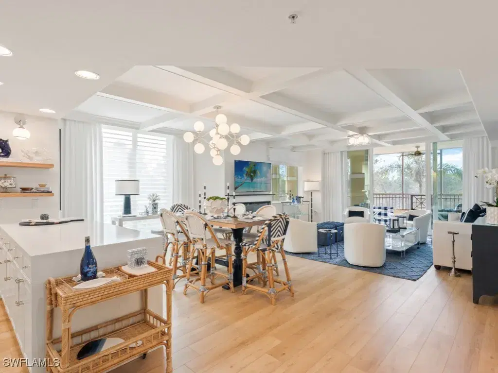 Picture of 2738 Tiburon Blvd E B-202, Naples, FL 34109