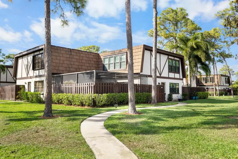 Picture of 109 Weybridge Circle B, Royal Palm Beach FL 33411