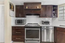 Picture of 109 Weybridge Circle B, Royal Palm Beach, FL 33411