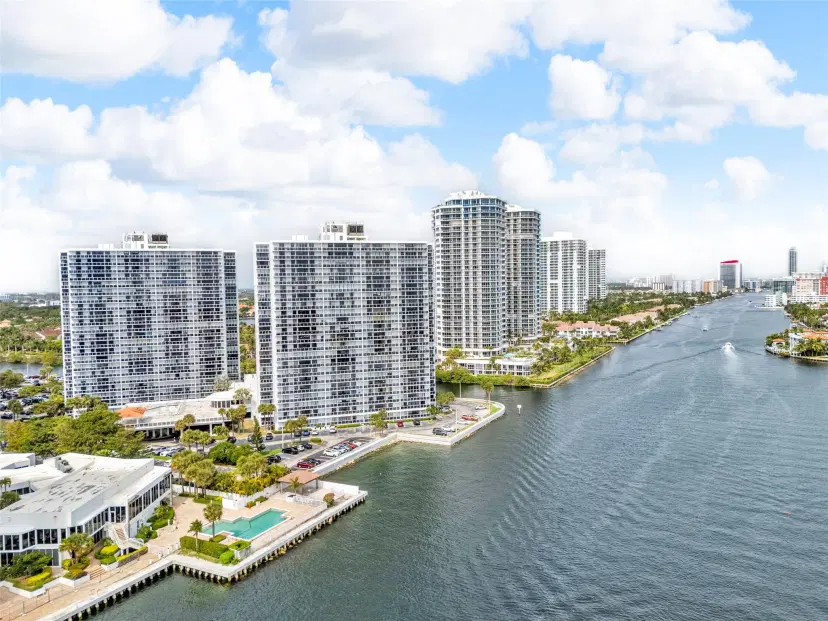 Picture of 20505 E Country Club Dr 1537, Aventura FL 33180