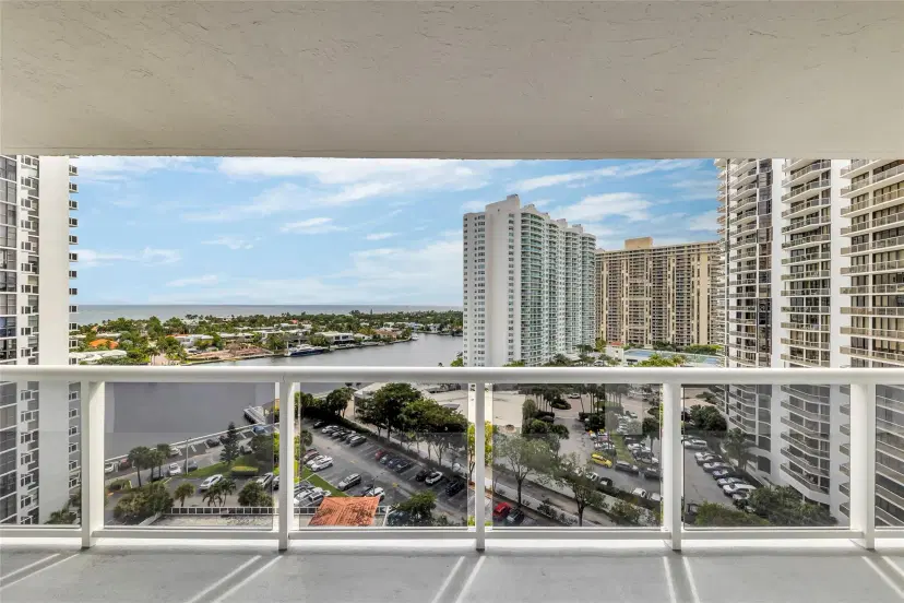 Picture of 20505 E Country Club Dr 1537, Aventura FL 33180