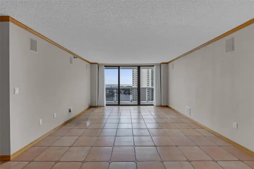 Picture of 20505 E Country Club Dr 1537, Aventura FL 33180