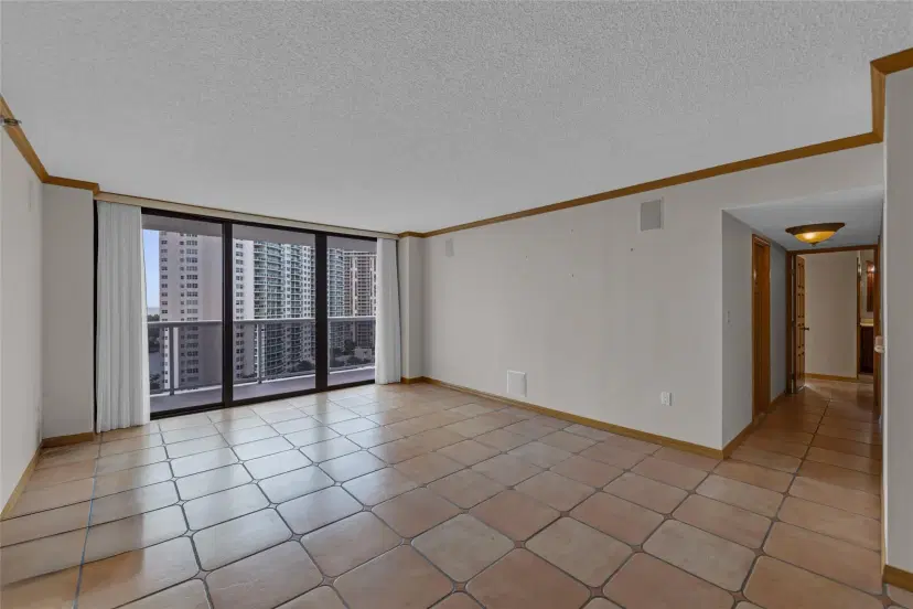 Picture of 20505 E Country Club Dr 1537, Aventura FL 33180
