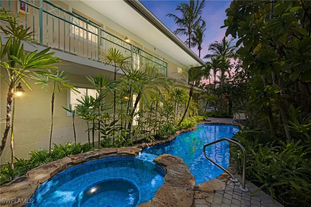 Picture of 445 3Rd Ave S 102, Naples, FL 34102
