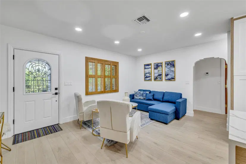 Picture of 617 N Victoria Park Rd, Fort Lauderdale FL 33304