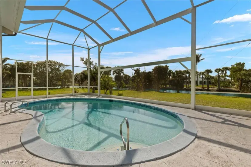 Picture of 673 E Rocks Dr, Sanibel FL 33957