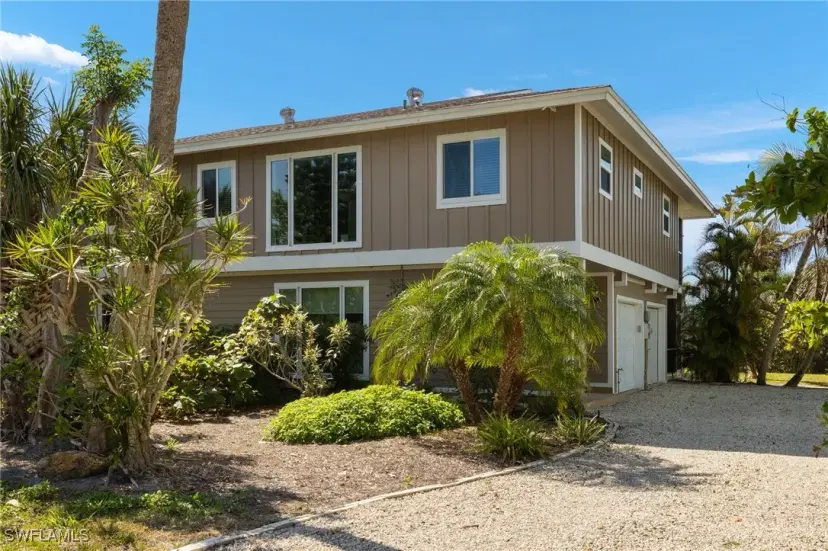 Picture of 673 E Rocks Dr, Sanibel FL 33957