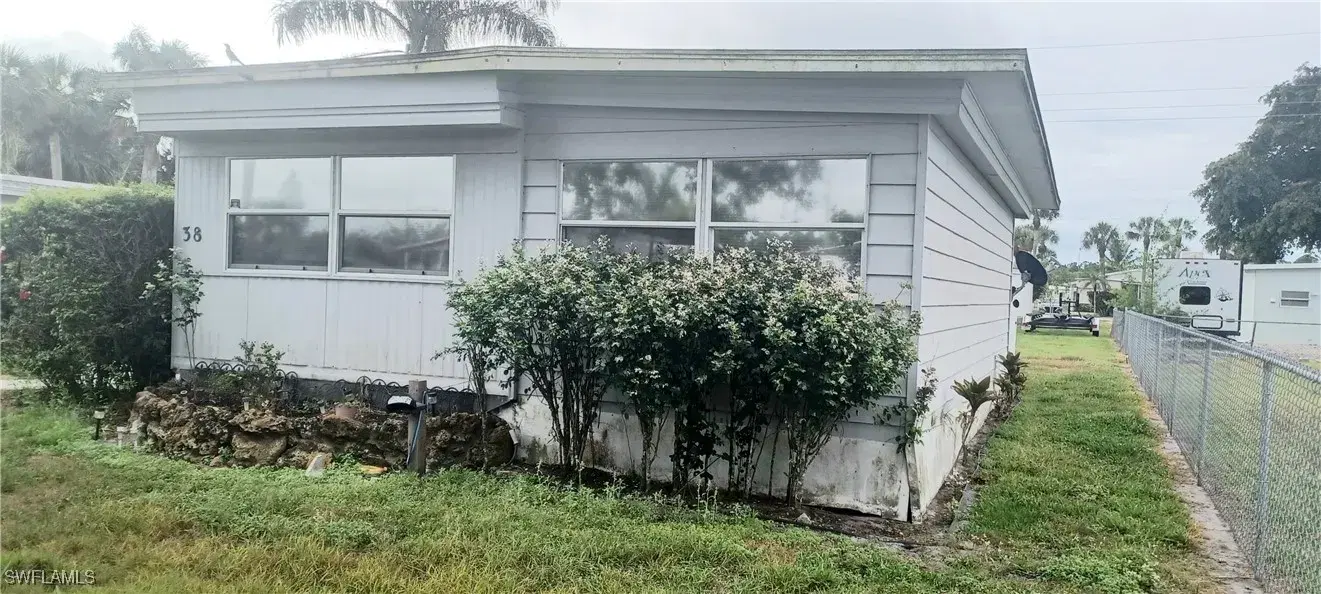 Picture of 38 Derhenson Dr, Naples, FL 34114