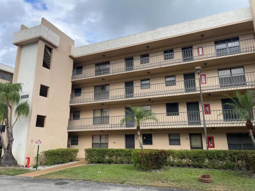 Picture of 4760 Lucerne Lakes Boulevard 305, Lake Worth FL 33467