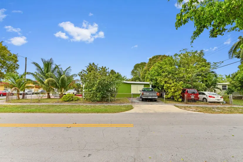 Picture of 611 NW 179Th Street, Miami Gardens FL 33169