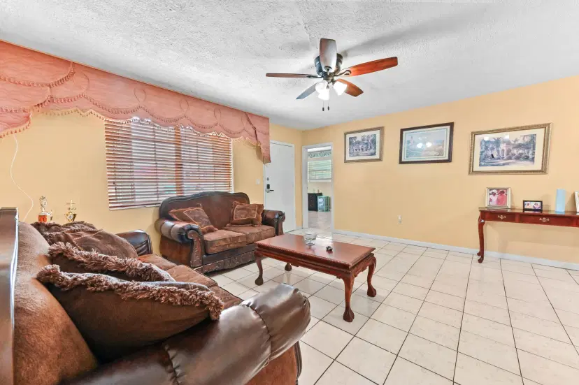Picture of 611 NW 179Th Street, Miami Gardens FL 33169