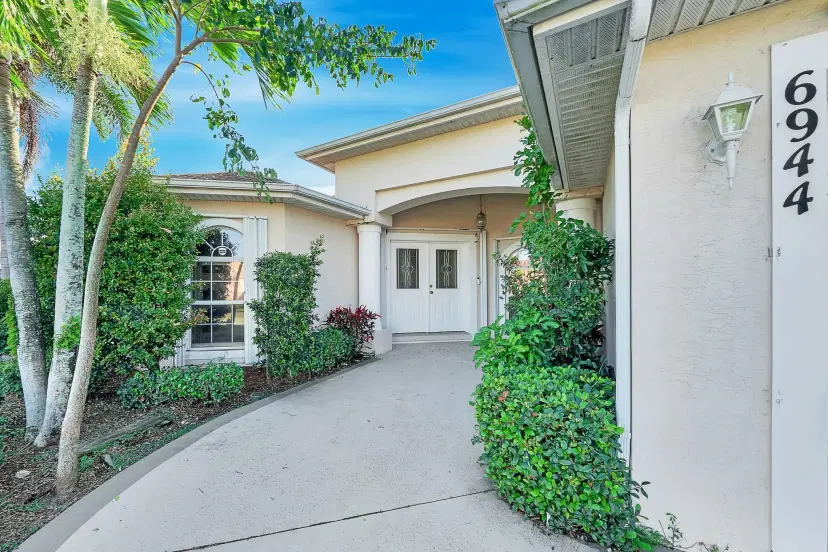 Picture of 6944 NW Daffodil Ln, Port St Lucie FL 34983