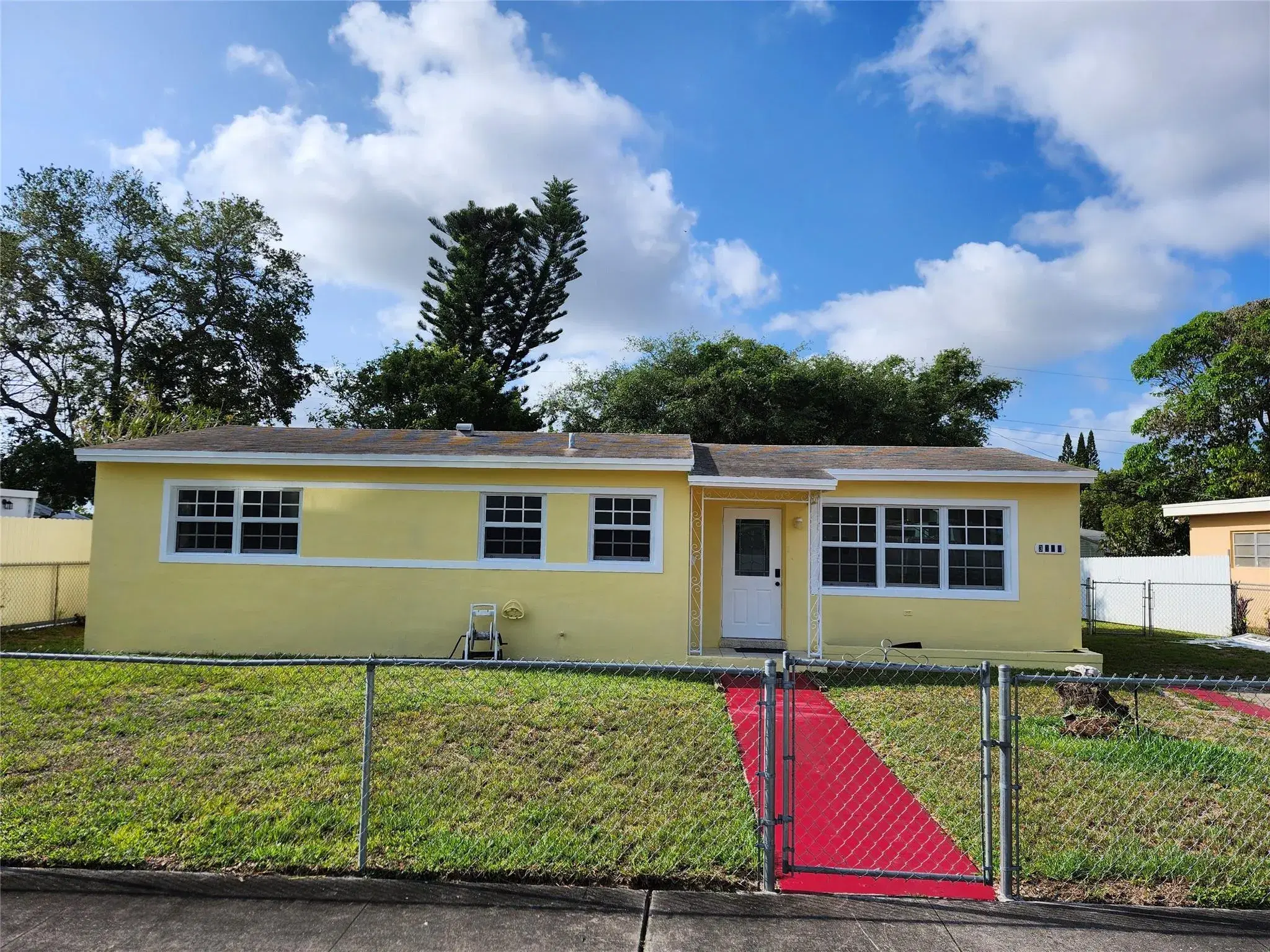 Picture of 3300 NW 176Th Ter, Miami Gardens, FL 33056