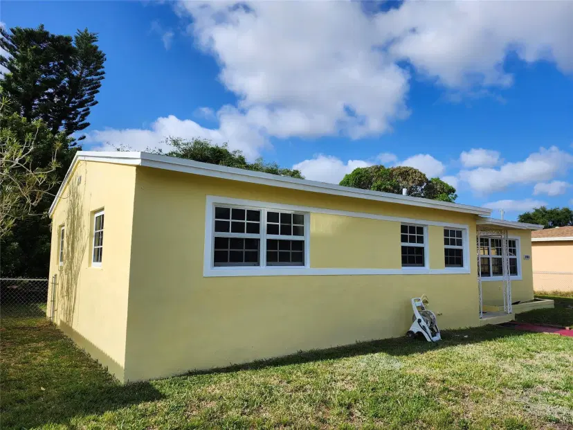 Picture of 3300 NW 176Th Ter, Miami Gardens FL 33056
