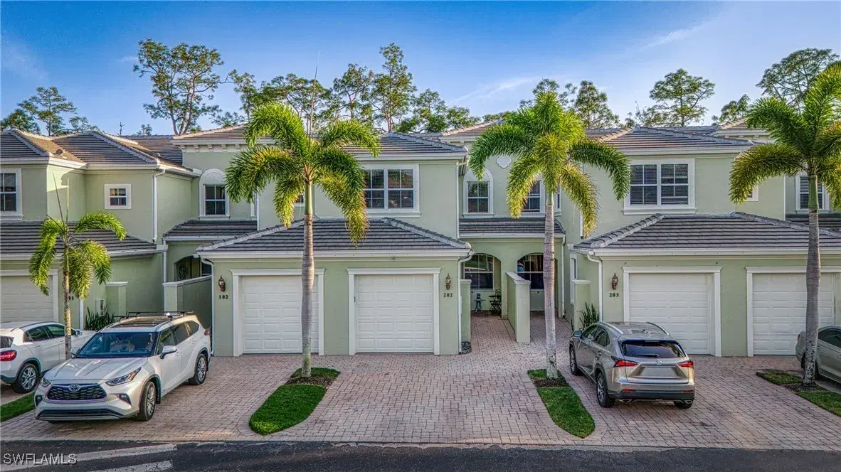 Picture of 1345 Mariposa Cir 5-202, Naples, FL 34105