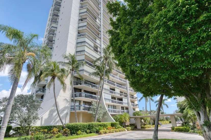 Picture of 2400 Presidential Way 1606, West Palm Beach FL 33401
