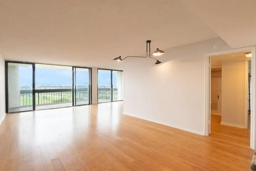 Picture of 2400 Presidential Way 1606, West Palm Beach FL 33401