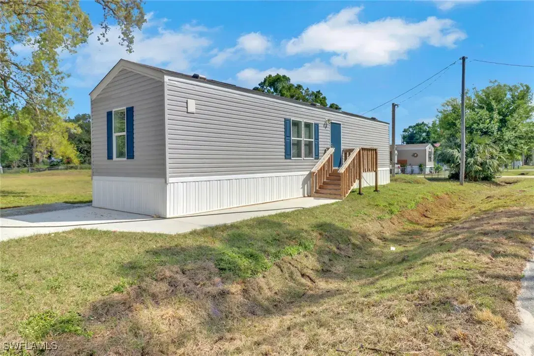 Picture of 355 Santa Barbara St, North Fort Myers, FL 33903