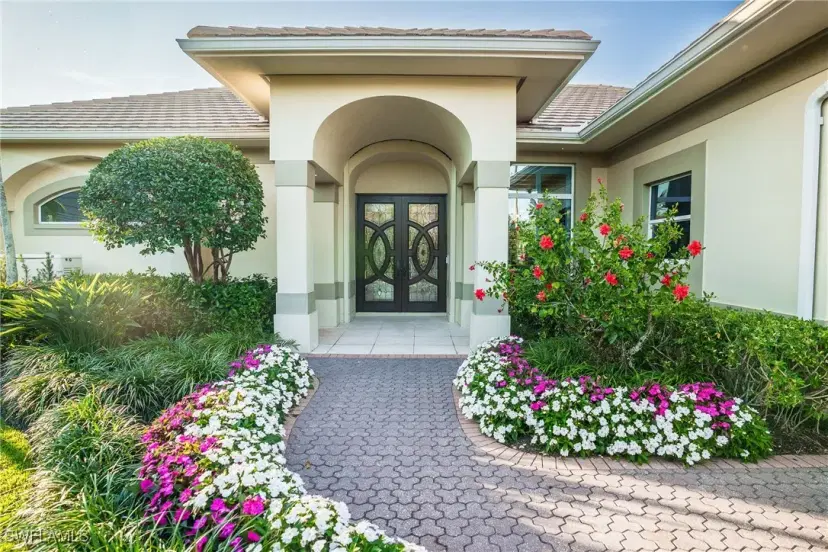Picture of 411 Charleswood Ln 7, Naples FL 34105