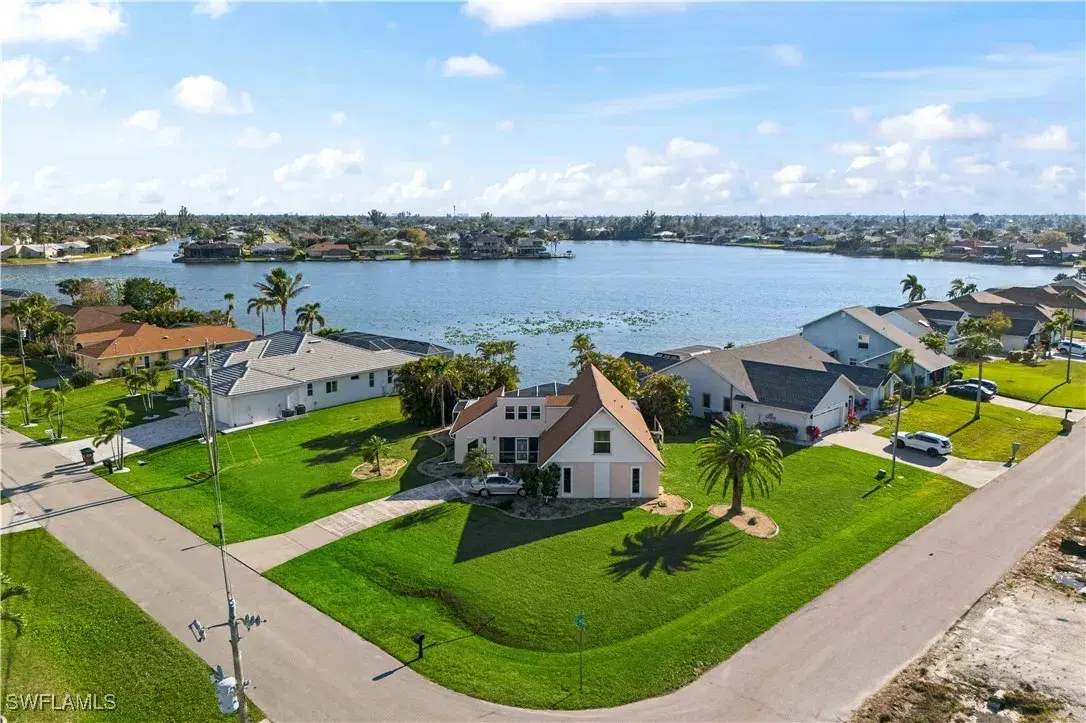 Picture of 906 SW 4Th Pl, Cape Coral, FL 33991