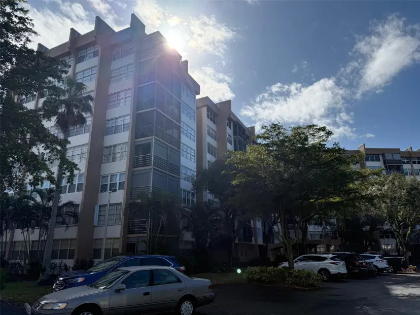 Picture of 1300 Saint Charles Pl 108, Pembroke Pines FL 33026