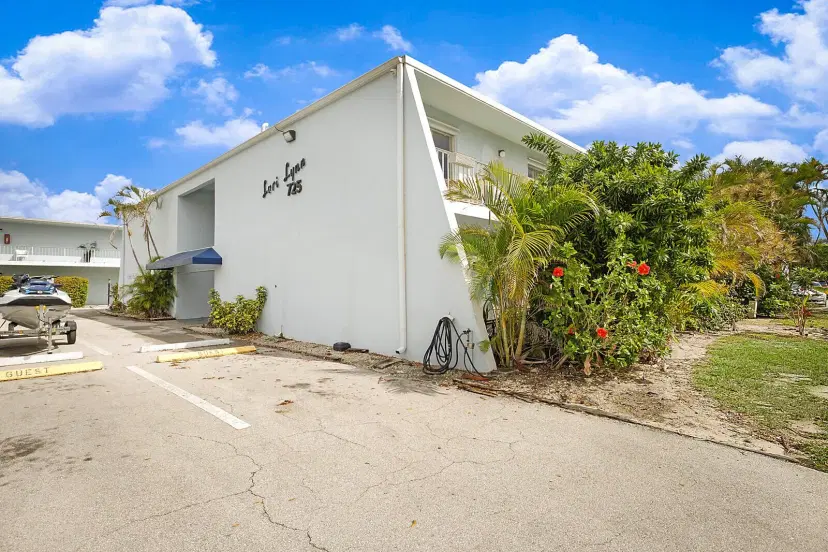 Picture of 725 Hummingbird Way 106, North Palm Beach FL 33408