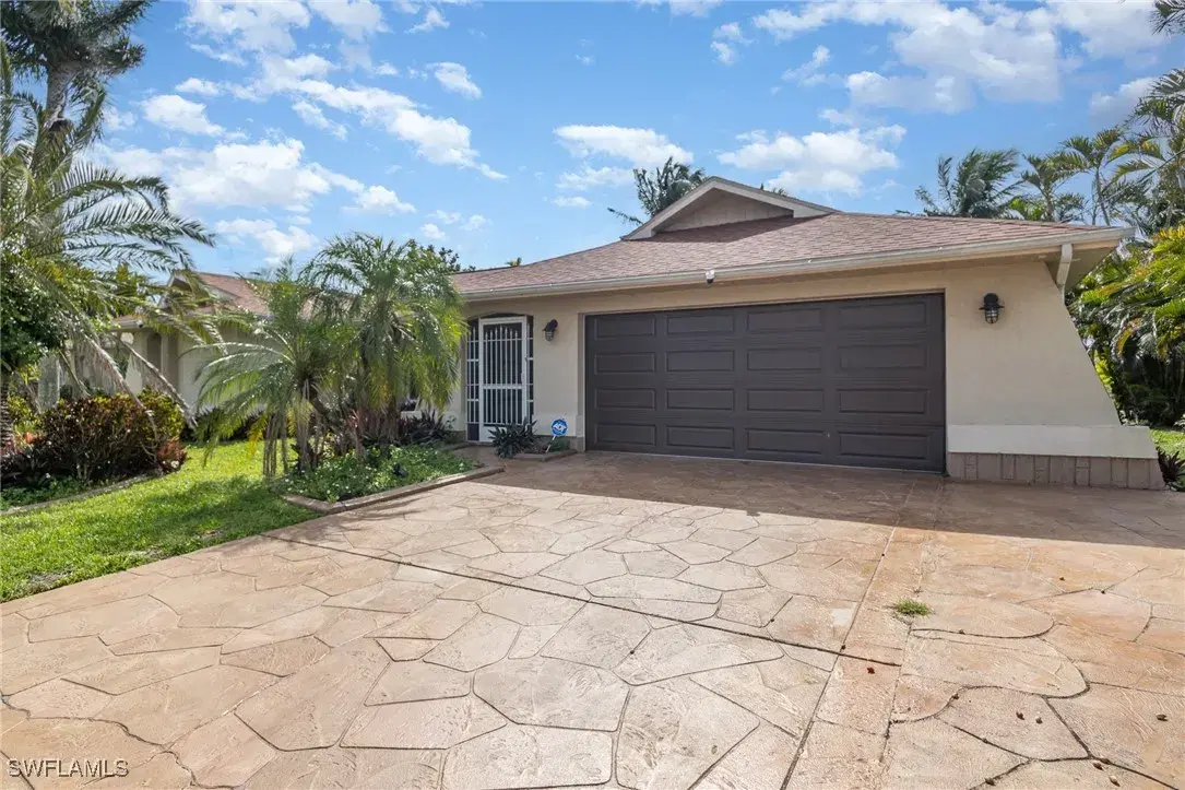 Picture of 916 SE 24Th St, Cape Coral, FL 33990