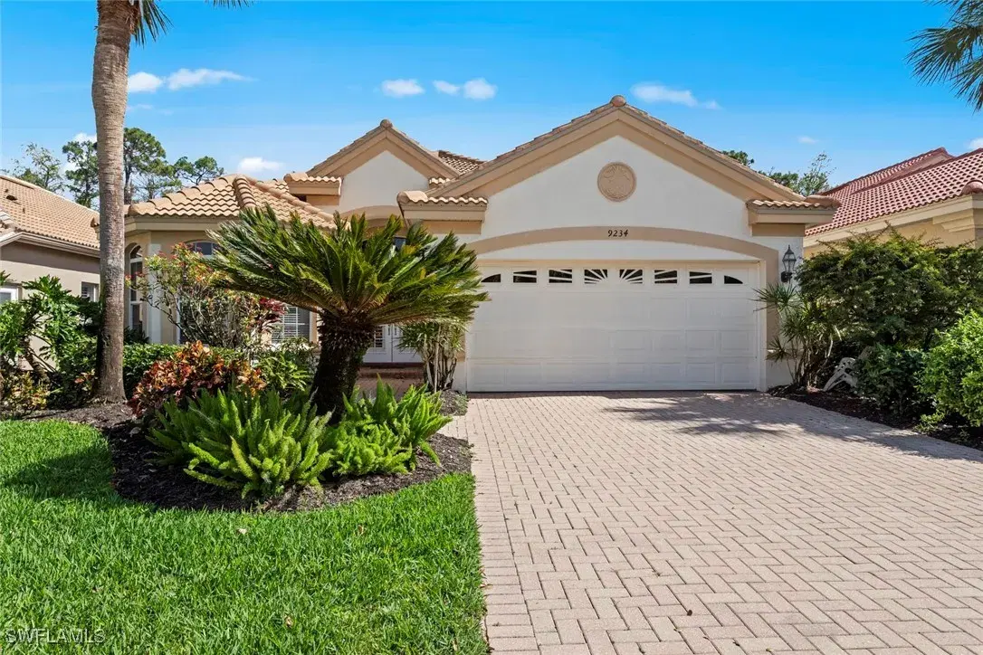 Picture of 9234 Troon Lakes Dr, Naples, FL 34109