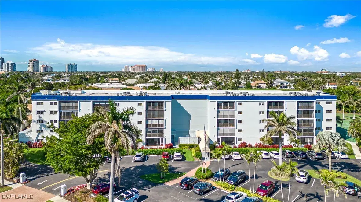 Picture of 555 Park Shore Dr B312, Naples, FL 34103