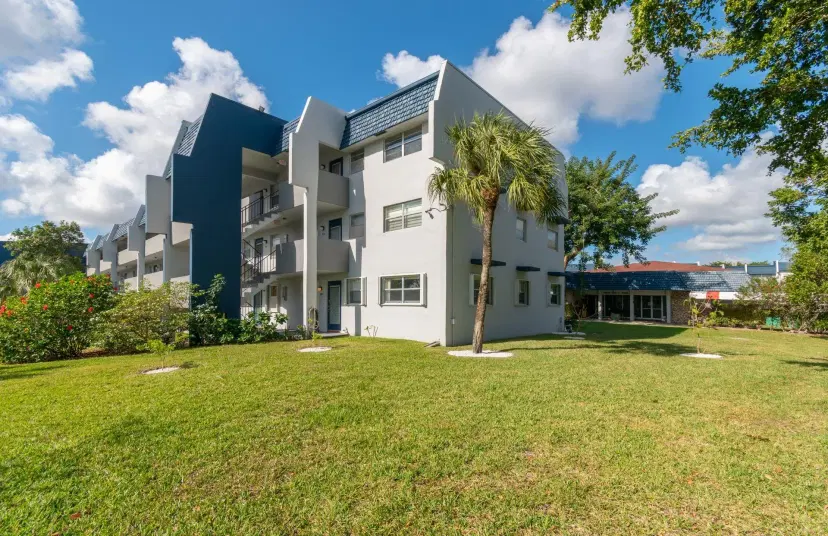 Picture of 7897 Golf Circle Dr 101, Margate FL 33063