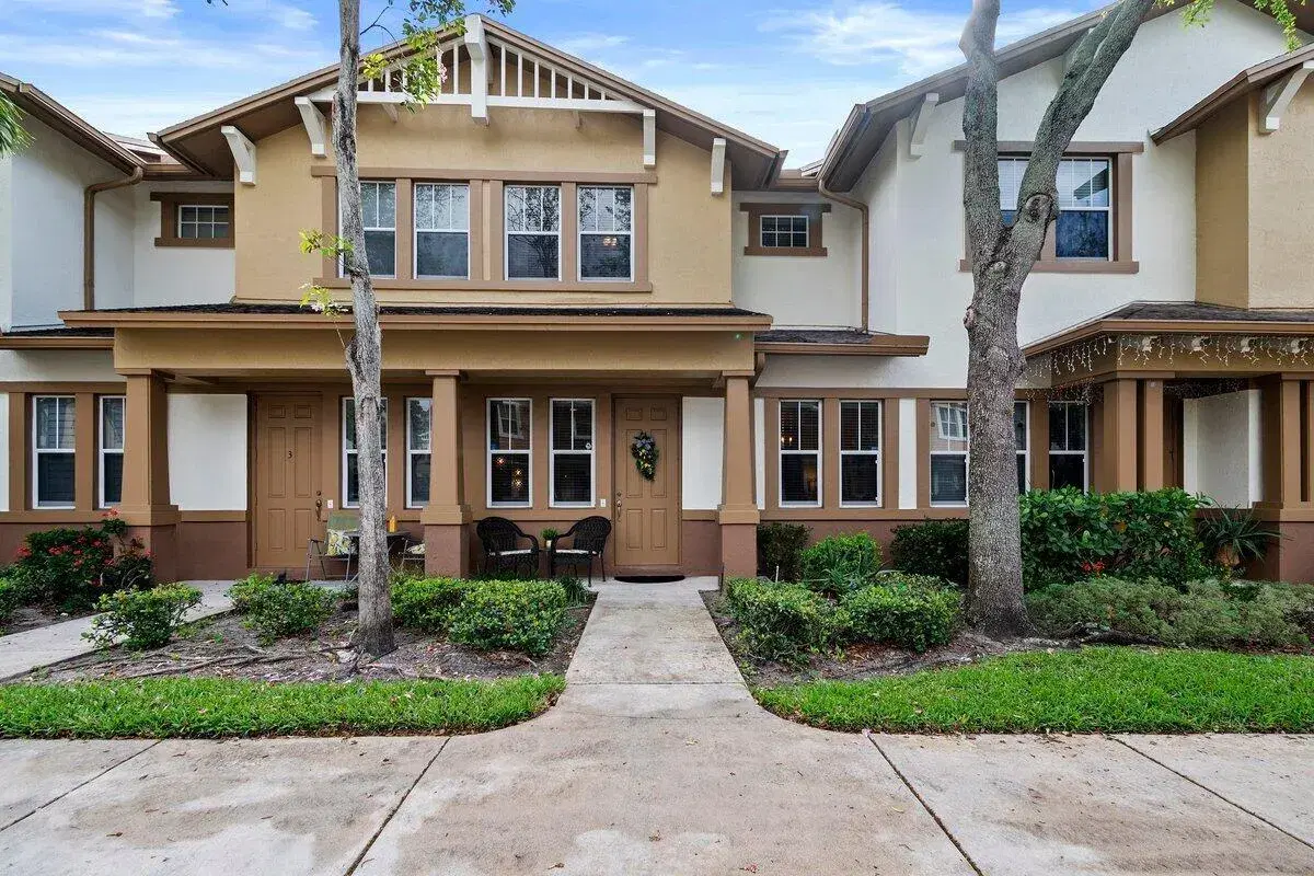 Picture of 661 Corte Madera Lane 4, West Palm Beach, FL 33401