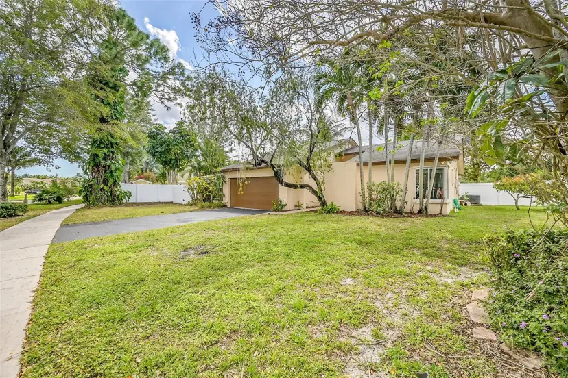 Picture of 379 NW 38Th Way, Deerfield Beach FL 33442