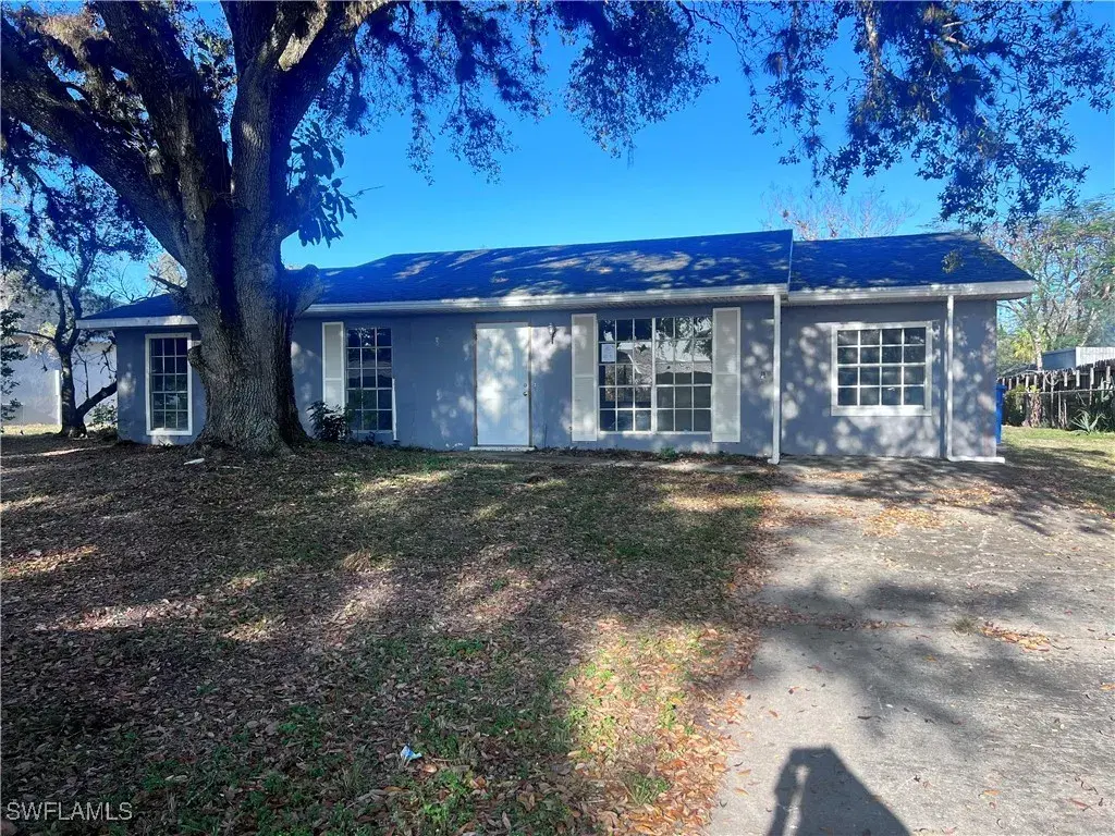 Picture of 4030 School Cir, Labelle, FL 33935