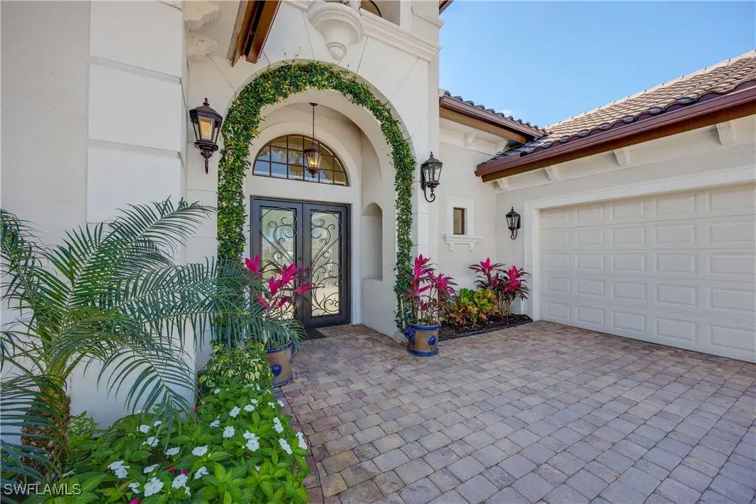 Picture of 8862 Shenendoah Cir, Naples, FL 34113