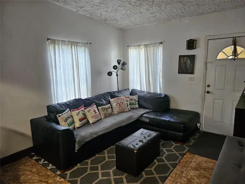Picture of 2520 NW 160Th St, Miami Gardens FL 33054