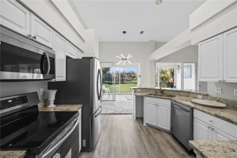 Picture of 2150 Aberdeen Ln 7, Naples FL 34109