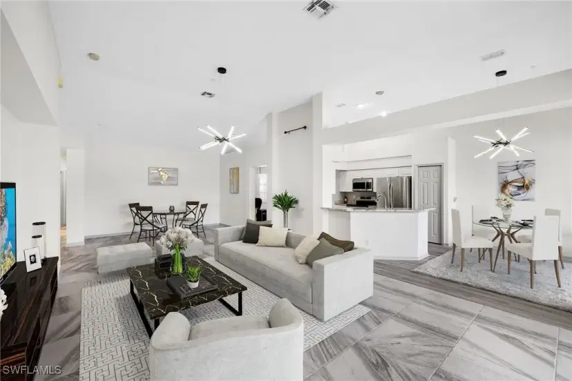 Picture of 2150 Aberdeen Ln 7, Naples FL 34109