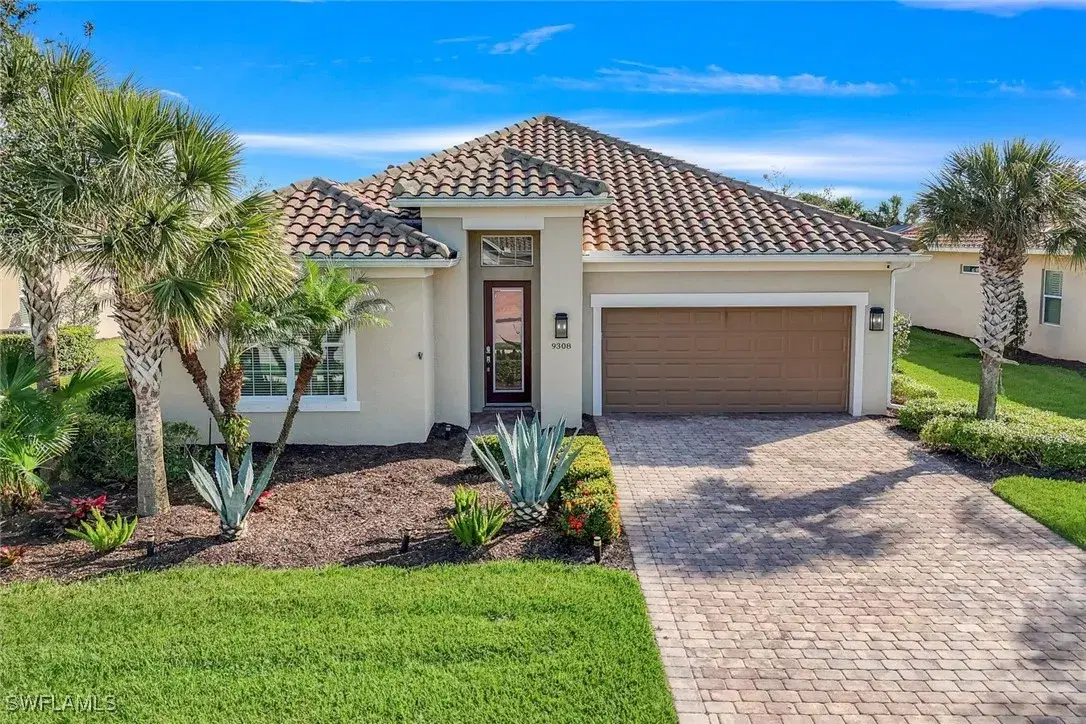 Picture of 9308 Fieldstone Ln, Naples, FL 34120
