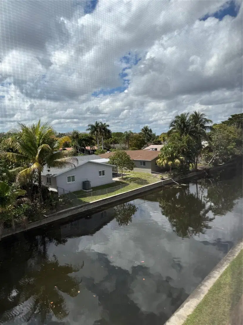 Picture of 111 Royal Park Dr 3A, Oakland Park FL 33309