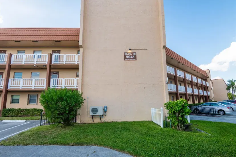 Picture of 9041 Sunrise Lakes Blvd 206, Sunrise FL 33322