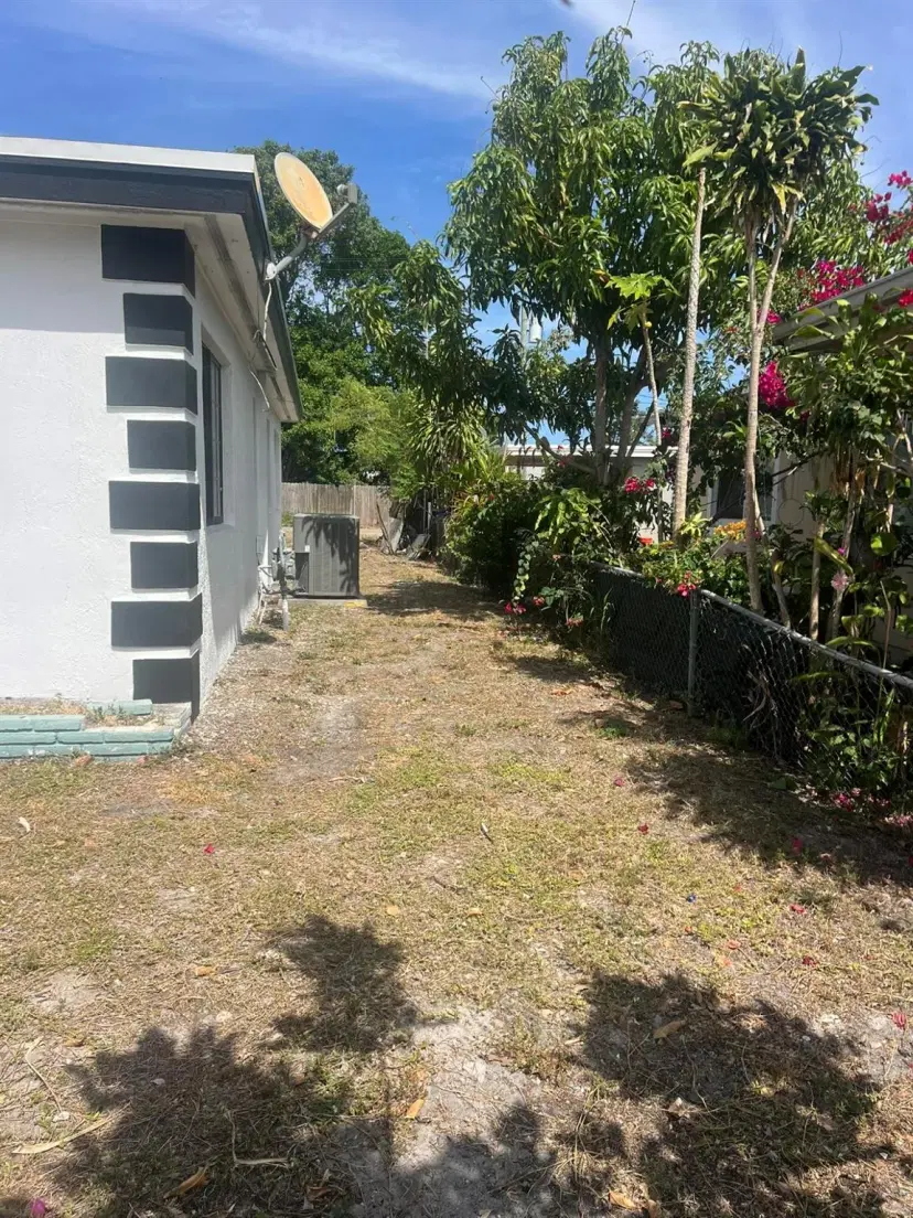 Picture of 410 S D Street, Lake Worth Beach FL 33460